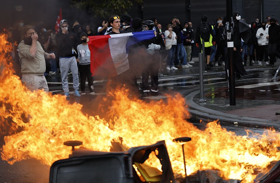 FOTO Protesti u Francuskoj: Vodeni top i suzavac, uhapšeno skoro 500 osoba