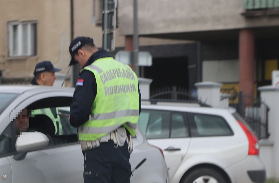 Novosadska policija iz saobraćaja isključila 17 vozača i jedno vozilo