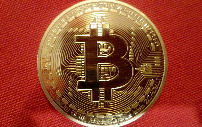 Istorijska vrednost bitkoina - 62.000 dolara