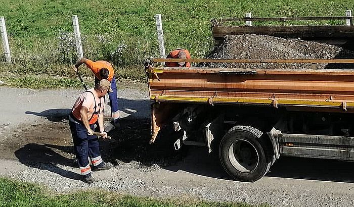 FOTO, VIDEO: Sajlovo bez asfaltiranih ulica, krpe se zakrpe