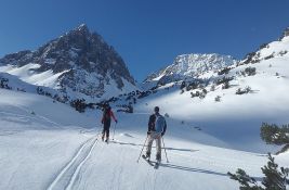 Vlasnici ski karata u Srbiji tri dana besplatno skijaju u Crnoj Gori i obrnuto