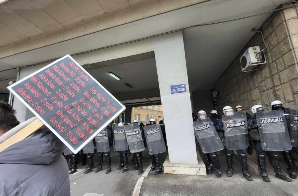 FOTO: 2024. kroz objektiv 021.rs - Previše dana žalosti i mladi u fokusu FOTO: 2024. kroz objektiv 021.rs - Previše dana žalosti i mladi u fokusu