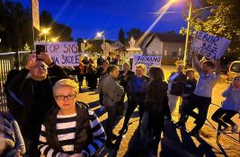 Protest ispred OŠ 