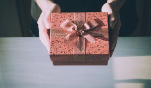 Miroviću i Nikoliću najviše protokolarnih poklona