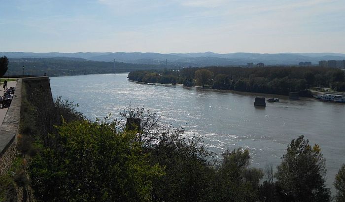 Prskanje komaraca iz vazduha, sa vode i sa zemlje u utorak uveče i sredu ujutru