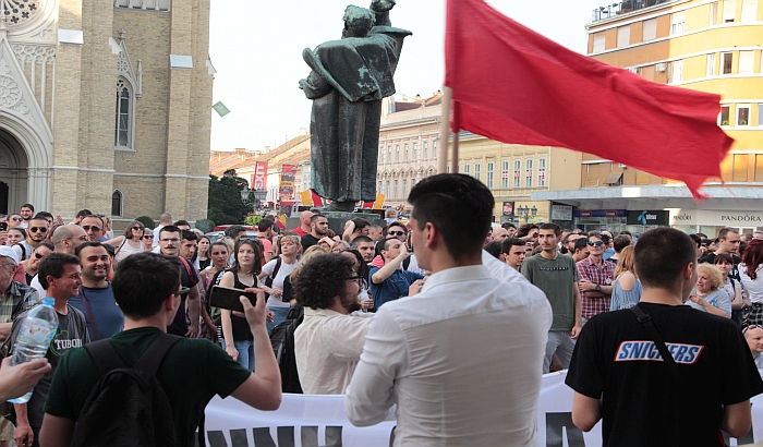 FOTO, VIDEO: "Neće nas slomiti", poručeno sa protesta u Novom Sadu