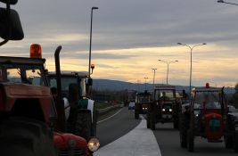Poljoprivrednici u Novom Sadu radikalizuju blokade: Čekaju da Brnabić dođe na sastanak u Kisač