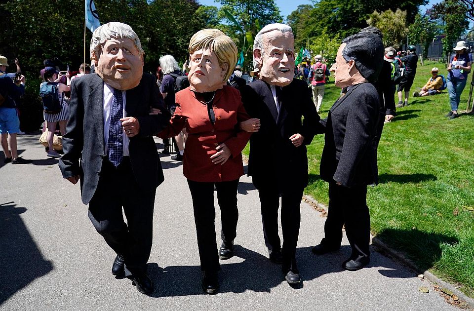 FOTO: Aktivisti za zaštitu životne sredine protestuju tokom samita G7