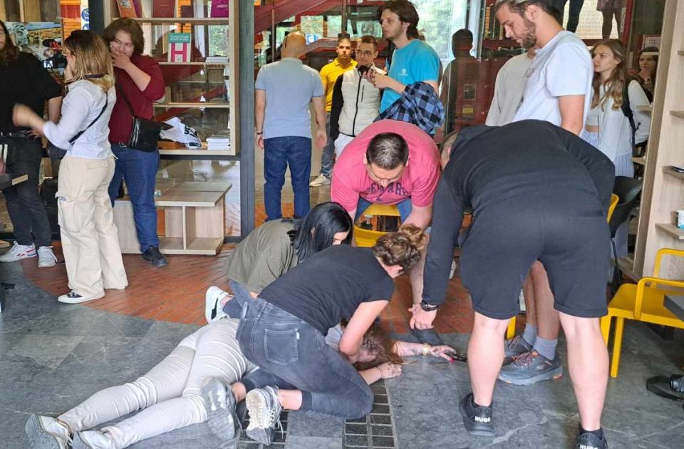 FOTO, VIDEO: Ponovo blokada izbora na Filozofskom, muškarac udario studentkinju