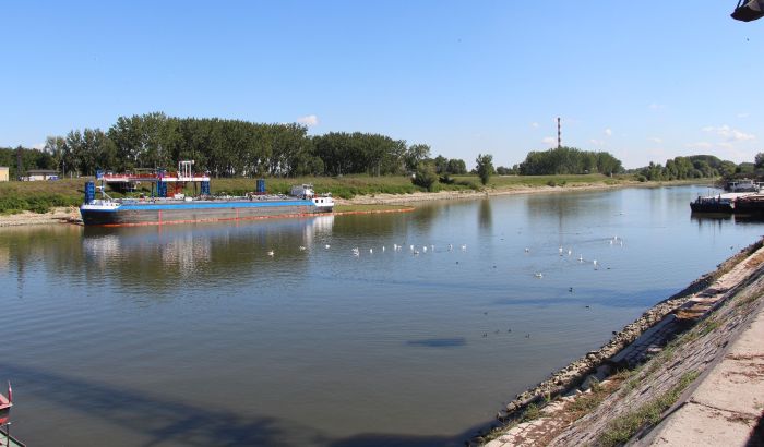 Član posade broda pronađen mrtav u kanalu kod Luke Novi Sad