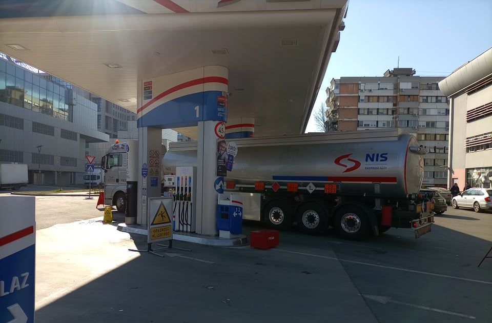 Razlika u ceni dizela i benzina tri puta veća nego u januaru: Najavljeno poskupljenje prevoza