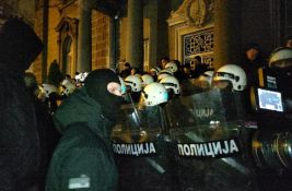 FOTO: Desničari protestovali u Beogradu, zgradu Predsedništva gađali jajima