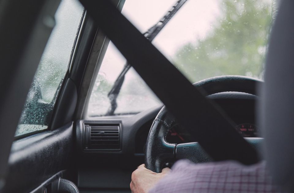 VIDEO: Na deonici u Estoniji zabranjeno je korišćenje pojasa u automobilu - i to s dobrim razlogom