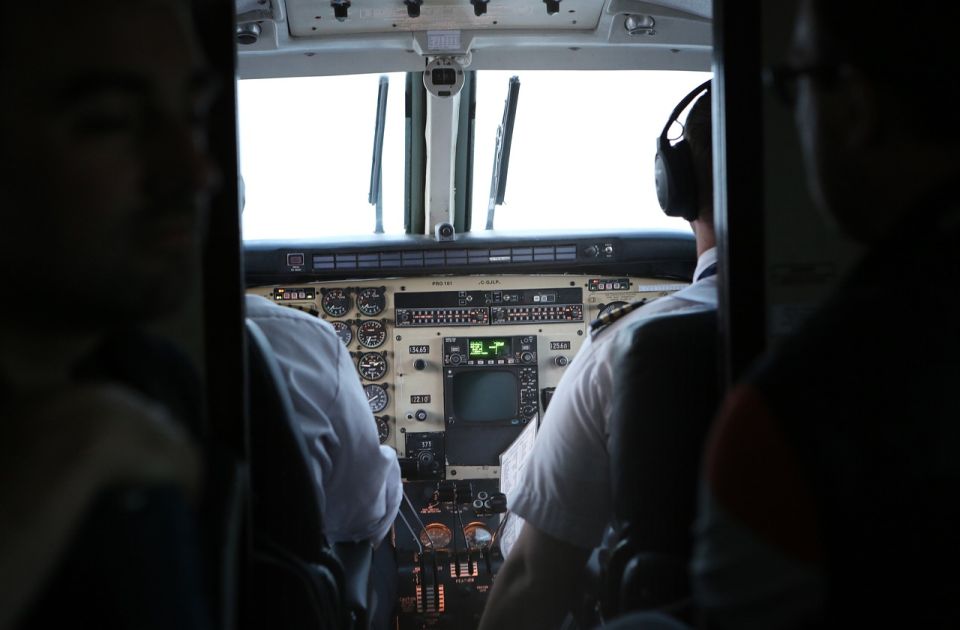 VIDEO: Pilot objasnio zašto piloti smeju da zaspu dok voze avion