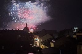 FOTO, VIDEO: Pogledajte veliki vatromet u Novom Sadu za Dan državnosti