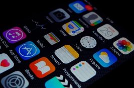 Društvene mreže deaktivirale skoro pet miliona naloga tinejdžera u Australiji