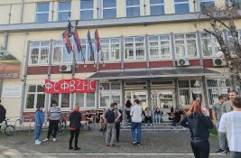 VIDEO: Počela potpuna blokada DIF-a u Novom Sadu - zabranjen ulazak profesorima i drugom osoblju