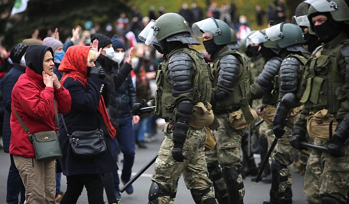 FOTO: Policija rasterala protest protiv Lukašenka u okolini Minska