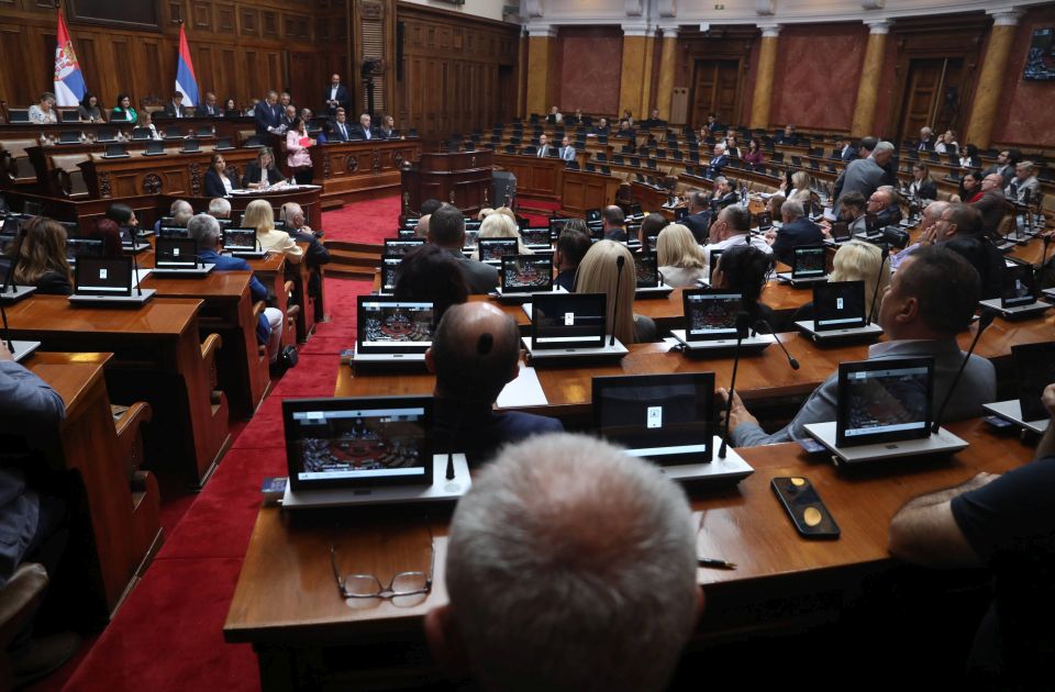 Mađarska ograničava trajanje mandata poslanika: Da li bi i Srbija to trebalo da učini