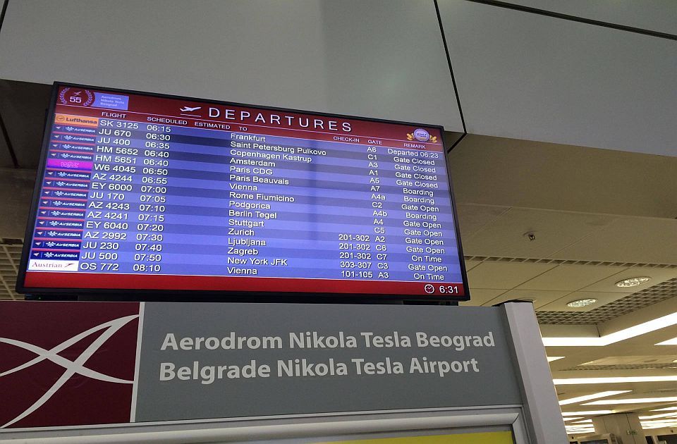 Još jednom crnogorskom novinaru zabranjen ulazak u Srbiju: Na beogradskom aerodromu čeka da ga proteraju