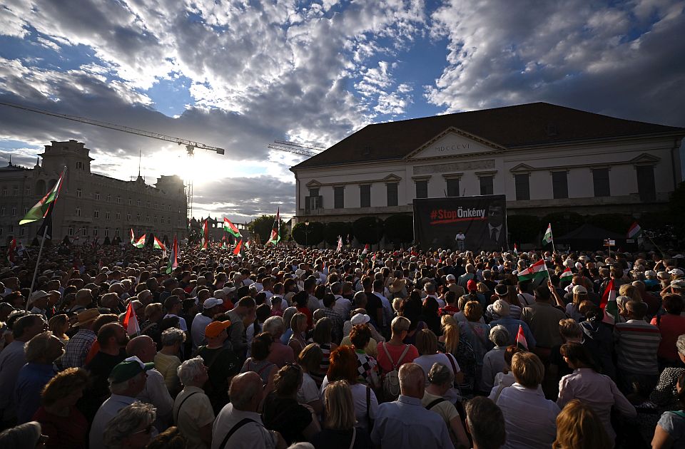 Orbanove pristalice protestovale protiv smene predsednika Tamaša Suljoka