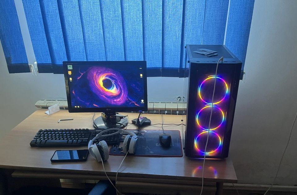 FOTO: Zrenjaninci došli do podataka platnih kartica 122 osobe, koristili tuđ novac za onlajn klađenje