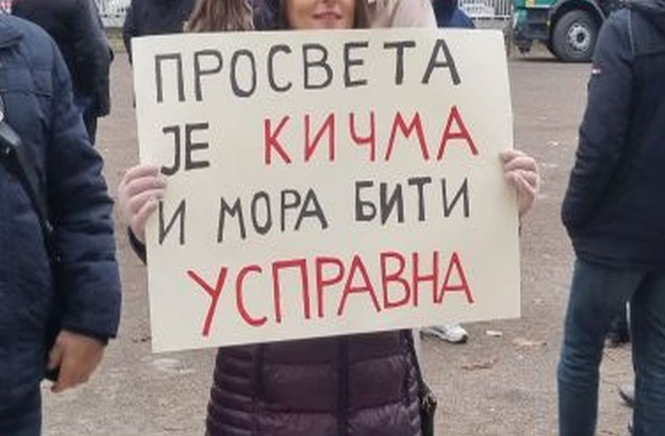 Kokot: Uskoro protesti zbog optuštanja prosvetara, u Zrenjaninu direktori o smeni obavešteni mejlom Kokot: Uskoro protesti zbog optuštanja prosvetara, u Zrenjaninu direktori o smeni obavešteni mejlom