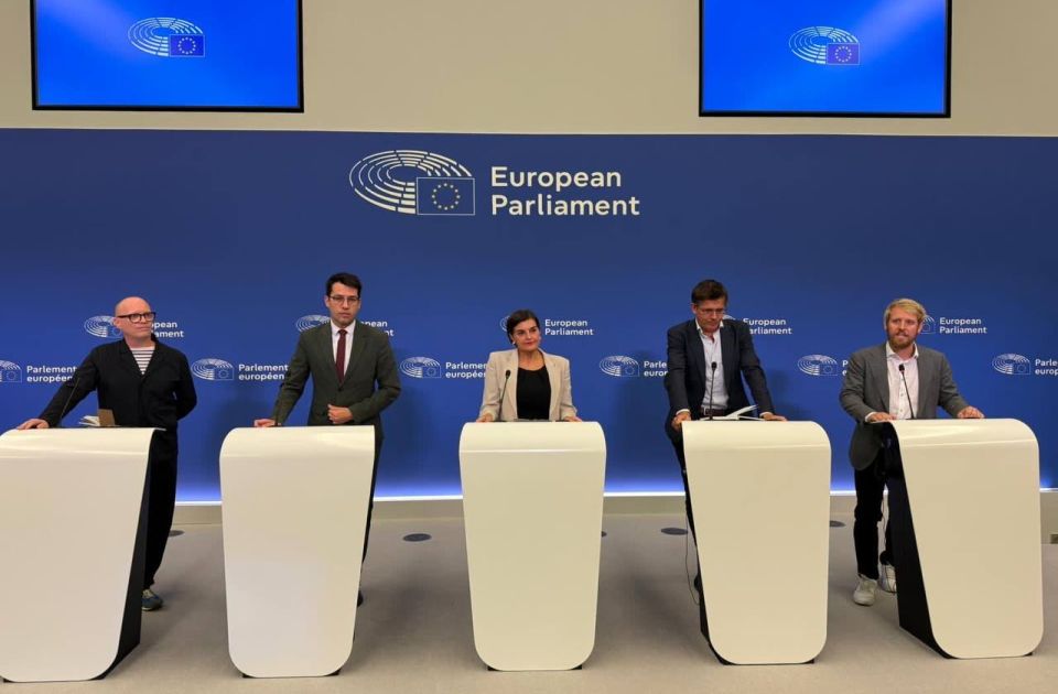 Lideri zelenih traže od EU da razmotri finansiranje Srbije: Vučićeva autokratija ugrožava Evropu
