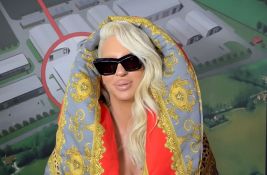 Karleuša nastupa za reprizu Nove godine na Trgu kulture u Vrnjačkoj Banji, za to dobija 1,4 miliona dinara