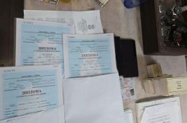 FOTO, VIDEO: Hapšenja u Novom Sadu zbog falisfikovanja dokumenata, pretresi stanova u Kovinu, Somboru...