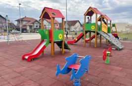 FOTO Opremljena tri nova igrališta: Na Sajlovu, Adicama i u Petrovaradinu