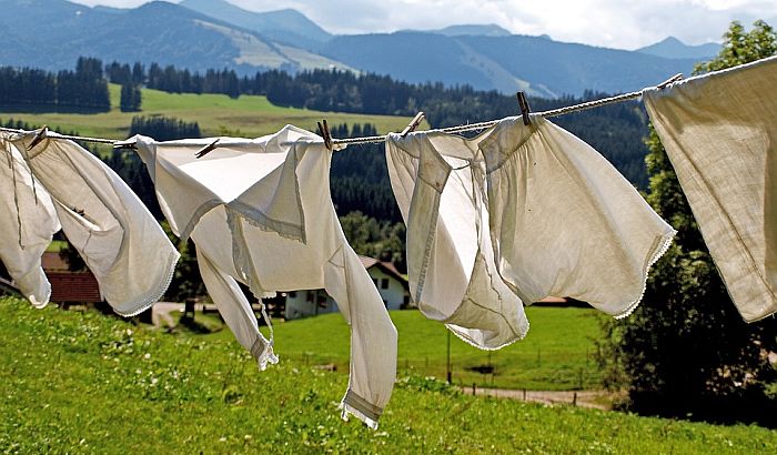 Švajcarci zakopavaju donje rublje u zemlju u službi nauke