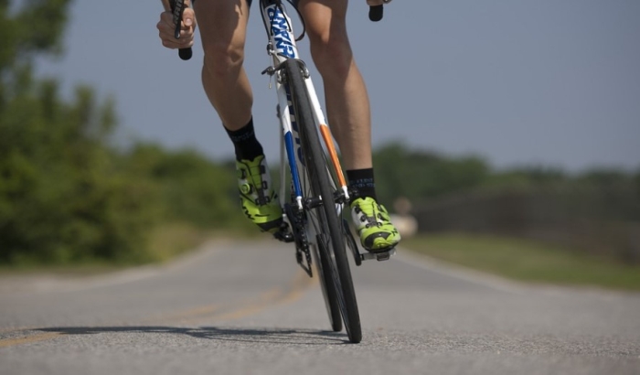 Slepi srpski paraolimpijac u biciklizmu uspešno završio triatlon 