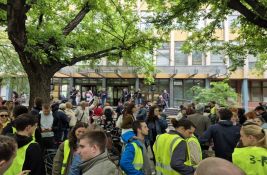 VIDEO Studenti i građani ispred suda: U toku glasanje za najgoru instituciju u Srbiji