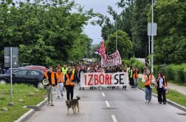 VIDEO: Novosadski studenti i građani na protestu zbog hapšenja aktivista, policija u pripravnosti