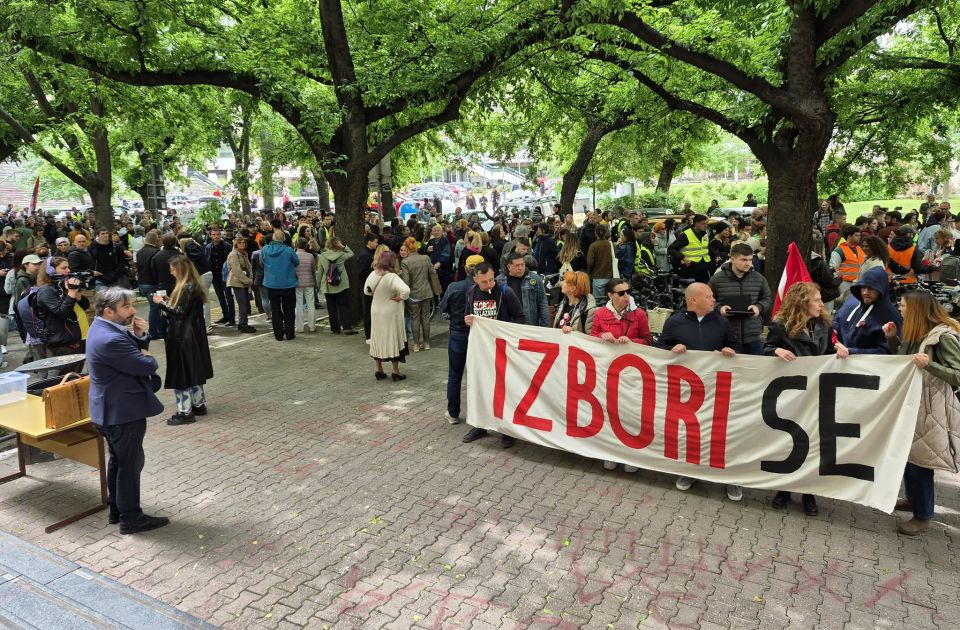 VIDEO: Studenti i građani na protestu zbog hapšenja aktivista, a tu su i policija i žandarmerija