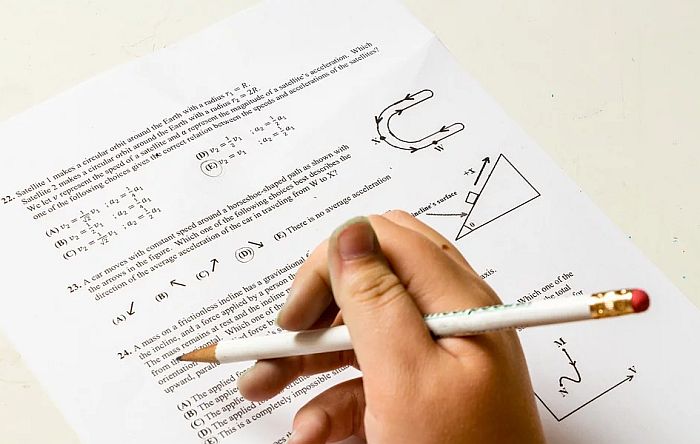 Mali maturanti danas rešavaju test iz matematike