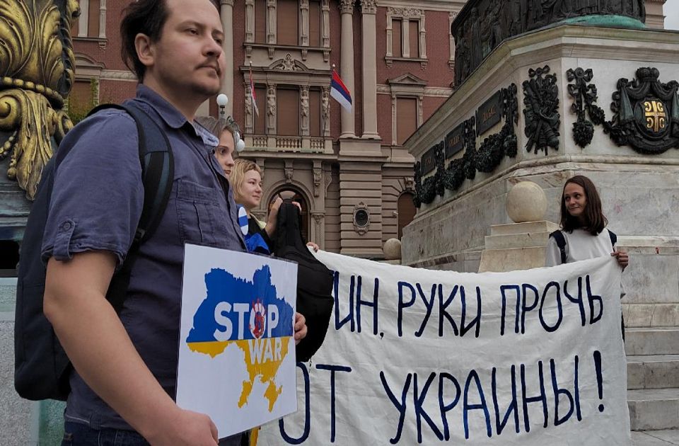 FOTO: U Beogradu protest zbog pripajanja ukrajinskih oblasti Rusiji  - "Putin nije brat, on je rat"