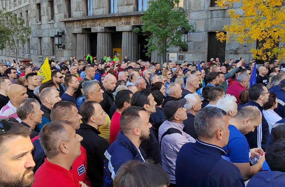 VIDEO: Protest poštara u Beogradu, traže bolje uslove za rad