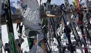 Skijališta Srbije tvrde da se sprovode sve epidemiološke mere, fotografije ih demantuju