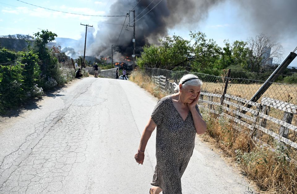 VIDEO: Veliki požar se širi ka predgrađu Soluna, evakuisano nekoliko sela