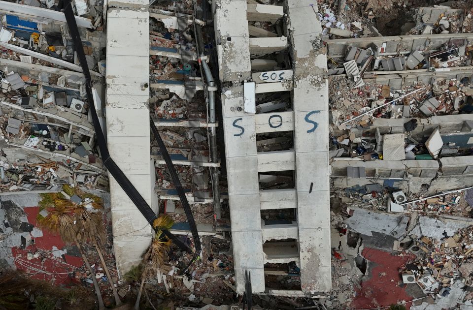 Zemljotres u Venecueli odneo najmanje 3.000 života: Strani spasioci obustavljaju potragu