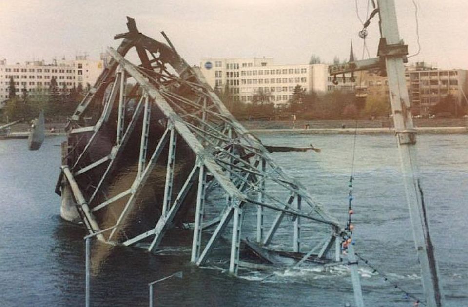 Još jedna tužna godišnjica: Na današnji dan NATO srušio Varadinski most
