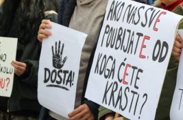 Protest u Sarajevu: Premijer kantona dao ostavku, vozač tramvaja pušten iz pritvora