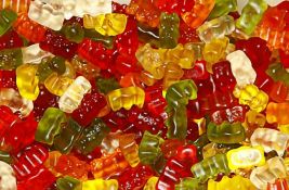 Putnik dao članovima avio-posade bombone sa kanabisom