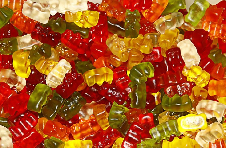 Putnik dao članovima avio-posade bombone sa kanabisom