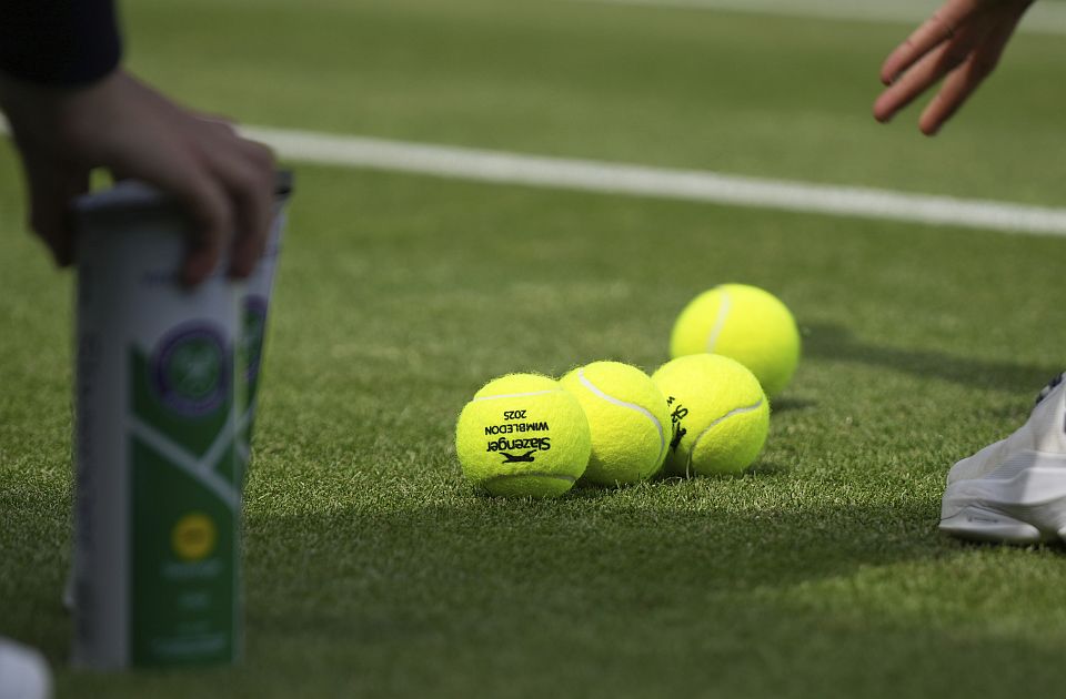 Vimbldon: Kecmanović u drugom kolu, Međedović i Nina Stojanović eliminisani Vimbldon: Kecmanović u drugom kolu, Međedović i Nina Stojanović eliminisani