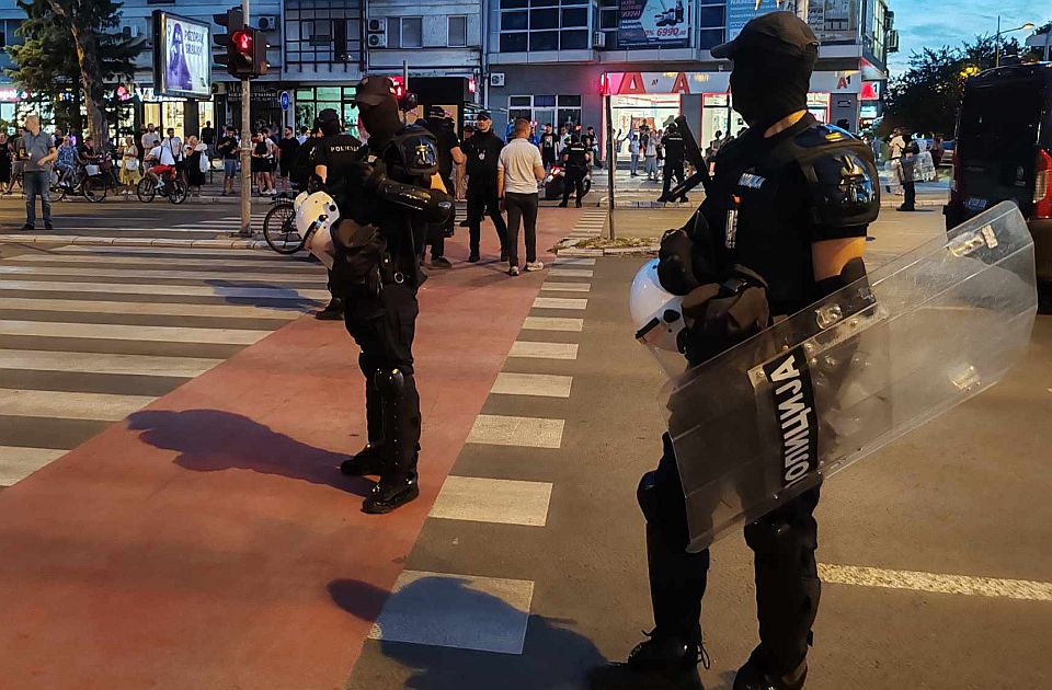 VIDEO: Blokada Novog Sada završena kasno sinoć, policija upotrebila silu kod Futoške VIDEO: Blokada Novog Sada završena kasno sinoć, policija upotrebila silu kod Futoške