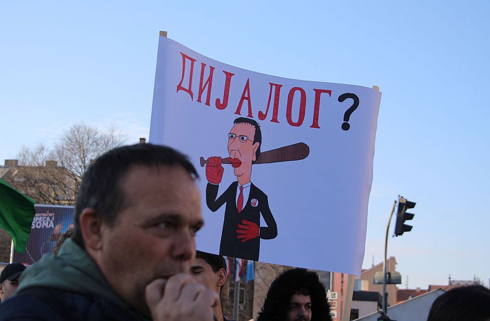 Akademik koji je napadnut u prostorijama SNS: Dugujem novim generacijama da ih podržim 