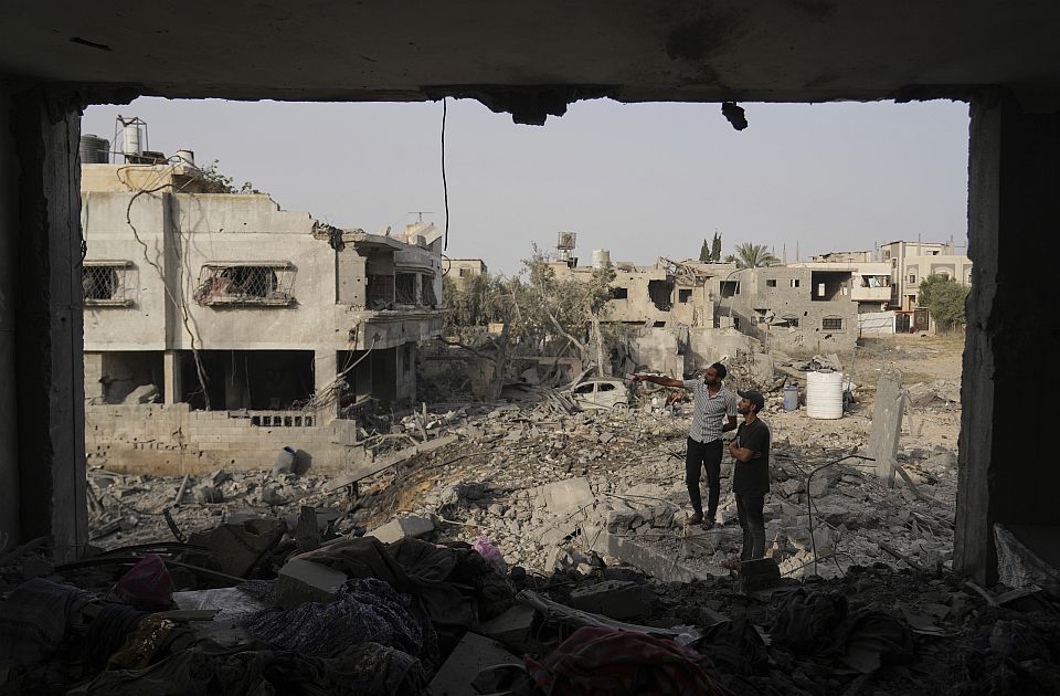Poginulo više od 70 Palestinaca: Izraelska vojska gađala kafić i put za hranu